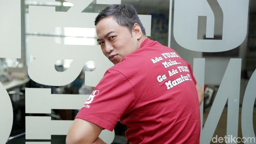 Pandji Pragiwaksono saat berkunjung ke kantor detikcom.