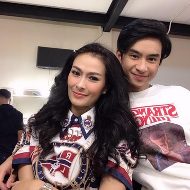 Iis Dahlia Blak-blakan Soal Hubungan Devano Danendra dan Naura