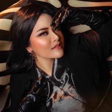 Genap Berusia 1 Tahun, Kahiyang Ayu-Bobby Berbagi Shift Jaga Anak