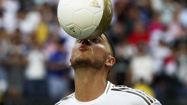 Samuel Eto'o menganggap Eden Hazard punya peluang bagus untuk memenangkan Ballon d'Or setelah gabung ke Real Madrid.