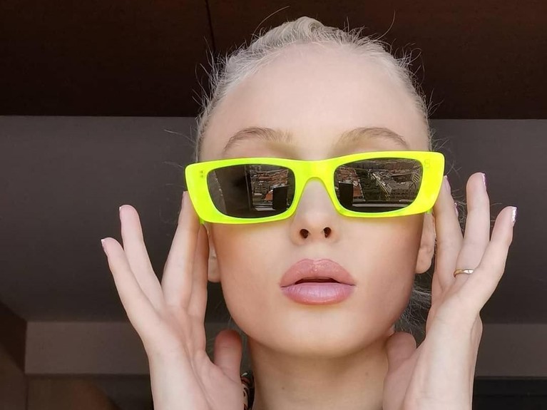 Enam gaya kece Zara Larsson yang berkolaborasi dengan V dan J-Hope BTS.