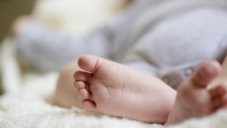 Menegangkan, Seorang Ibu Melahirkan Bayi di Taksi Online Sopir taksi online membagikan pengalaman menegangkan saat melihat langsung ibu melahirkan di mobilnya.