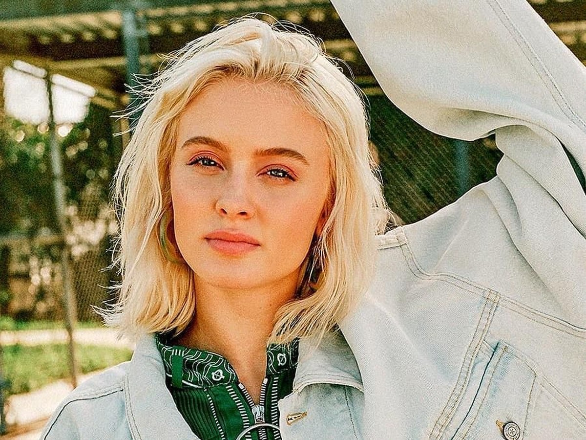 Enam gaya kece Zara Larsson yang berkolaborasi dengan V dan J-Hope BTS&period;