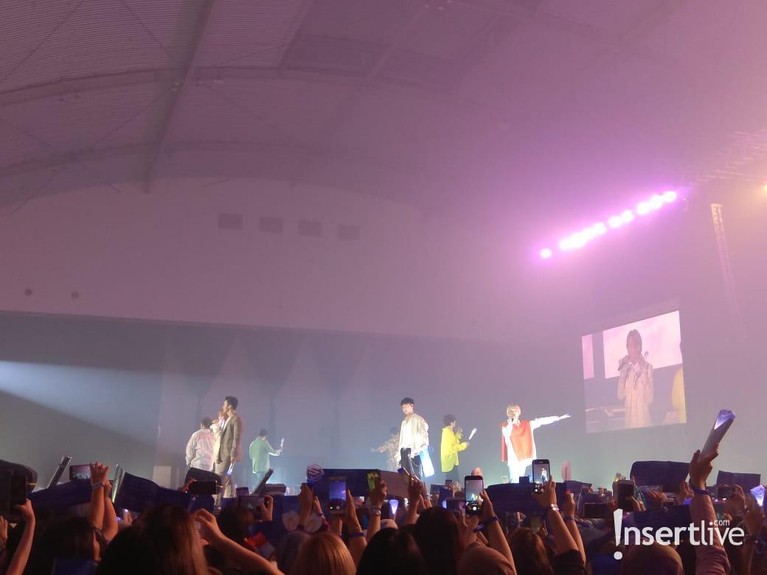 Potret penampilan Super Junior di konsernya yang bertajuk 'Super Show 7S' di Jakarta.