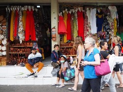 Turis India Sadis soal Nawar Harga di Pasar Sukawati