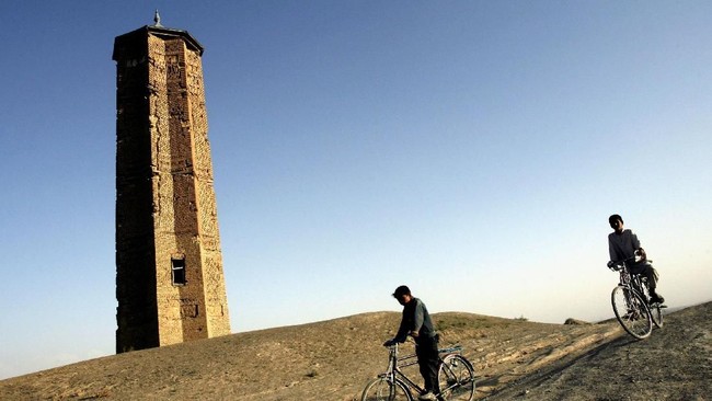 Sebuah menara kuno berusia 2.000 tahun di Ghazni, Afghanistan, ambruk pada awal minggu ini.