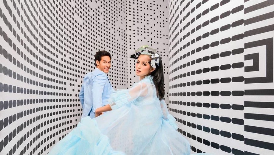 Pesta pertunangan Jessica Iskandar dan Richard Kyle berlangsung lancar dengan kehadiran sahabat serta keluarga. 