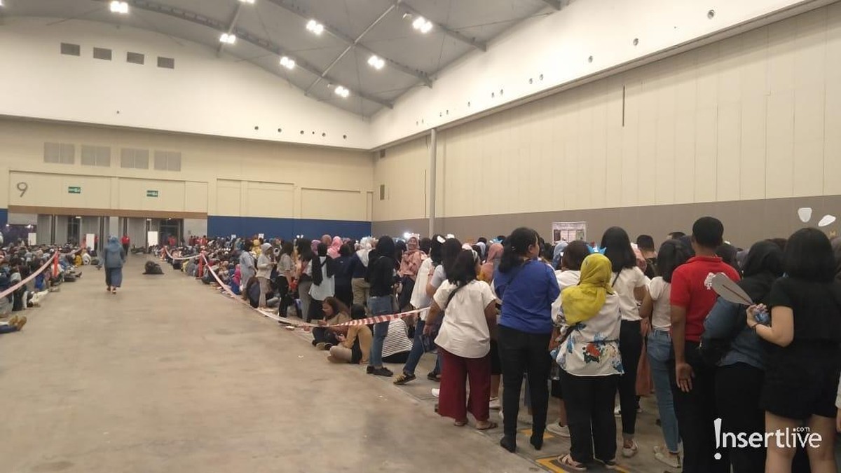 Potret kemeriahan ELF menyambut Super Junior di Ice BSD City dalam konsernya yang bertajuk 'Super Show 7S'&period;