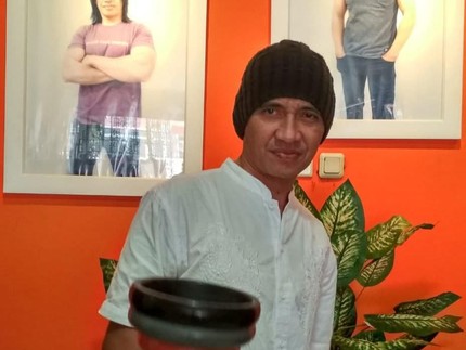 Dukungan Istri untuk Agung Hercules yang Mengidap Kanker Otak