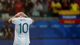 Status Pemain Terbaik Dunia, Beban untuk Messi