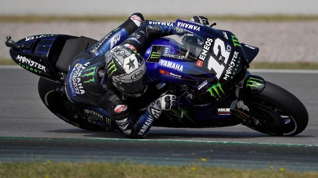 Pebalap Yamaha, Maverick Vinales mencatat waktu tercepat dalam sesi tes resmi MotoGP yang berlangsung di sirkuit Montmelo.