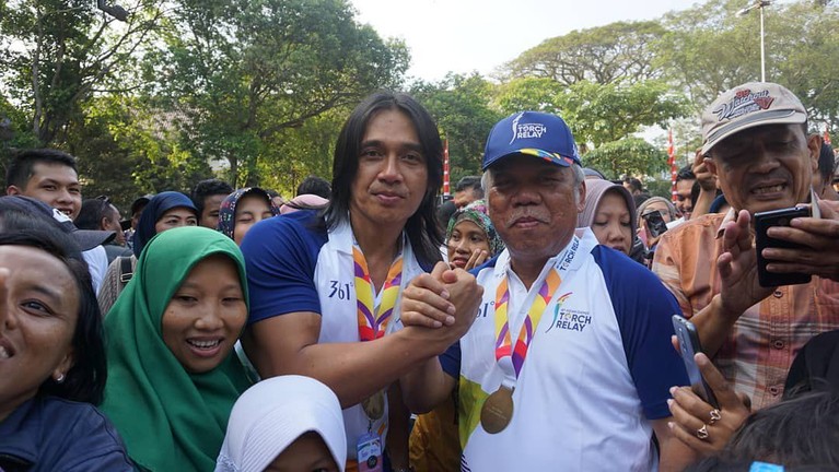 Agung Hercules menderita penyakit kanker otak stadium empat. Penyakit itu pun membuat perubahan drastis untuk pria berotot ini.