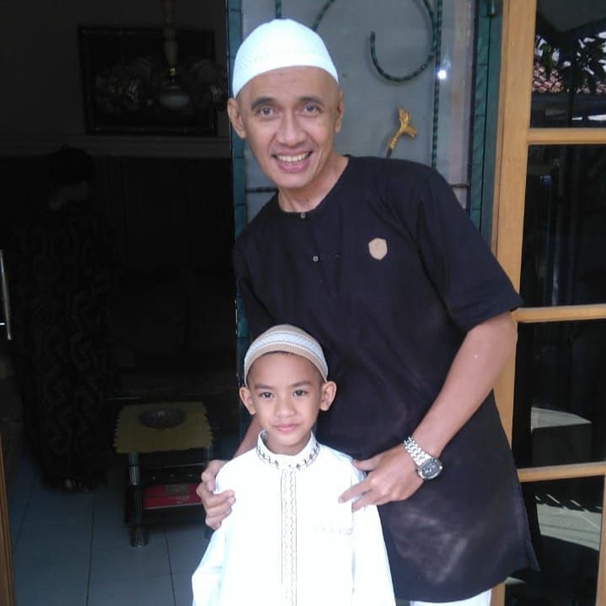 Agung Hercules menderita penyakit kanker otak stadium empat&period; Penyakit itu pun membuat perubahan drastis untuk pria berotot ini&period;