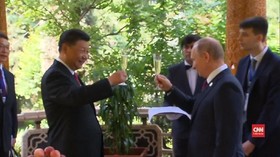 VIDEO: Es Krim Spesial dari Putin untuk Xi Jinping