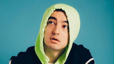 Lirik Lagu Slow Dancing in The Dark - Joji