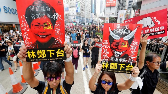 Mahasiswa mengaku tak puas dengan pernyataan Pemimpin Eksekutif Hong Kong, Carrie Lam, yang mengklaim bahwa RUU ekstradisi sudah mati.