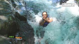 VIDEO: Menantang Adrenalin di Air Terjun Kembar, Bali