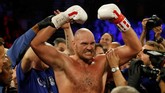 FOTO: Tyson Fury Menang di Ronde Kedua Atas Schwarz Tyson Fury hanya butuh dua ronde untuk mengkanvaskan Tom Schwarz usai menang technical knock out (TKO) dalam pertarungan kelas berat di MGM Grand Garden Arena.