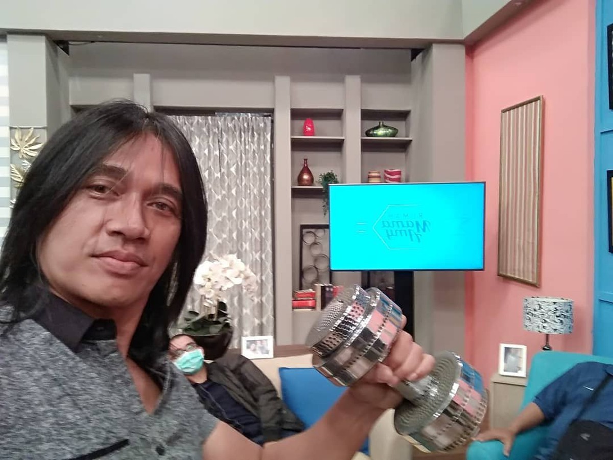 Agung Hercules menderita penyakit kanker otak stadium empat&period; Penyakit itu pun membuat perubahan drastis untuk pria berotot ini&period;