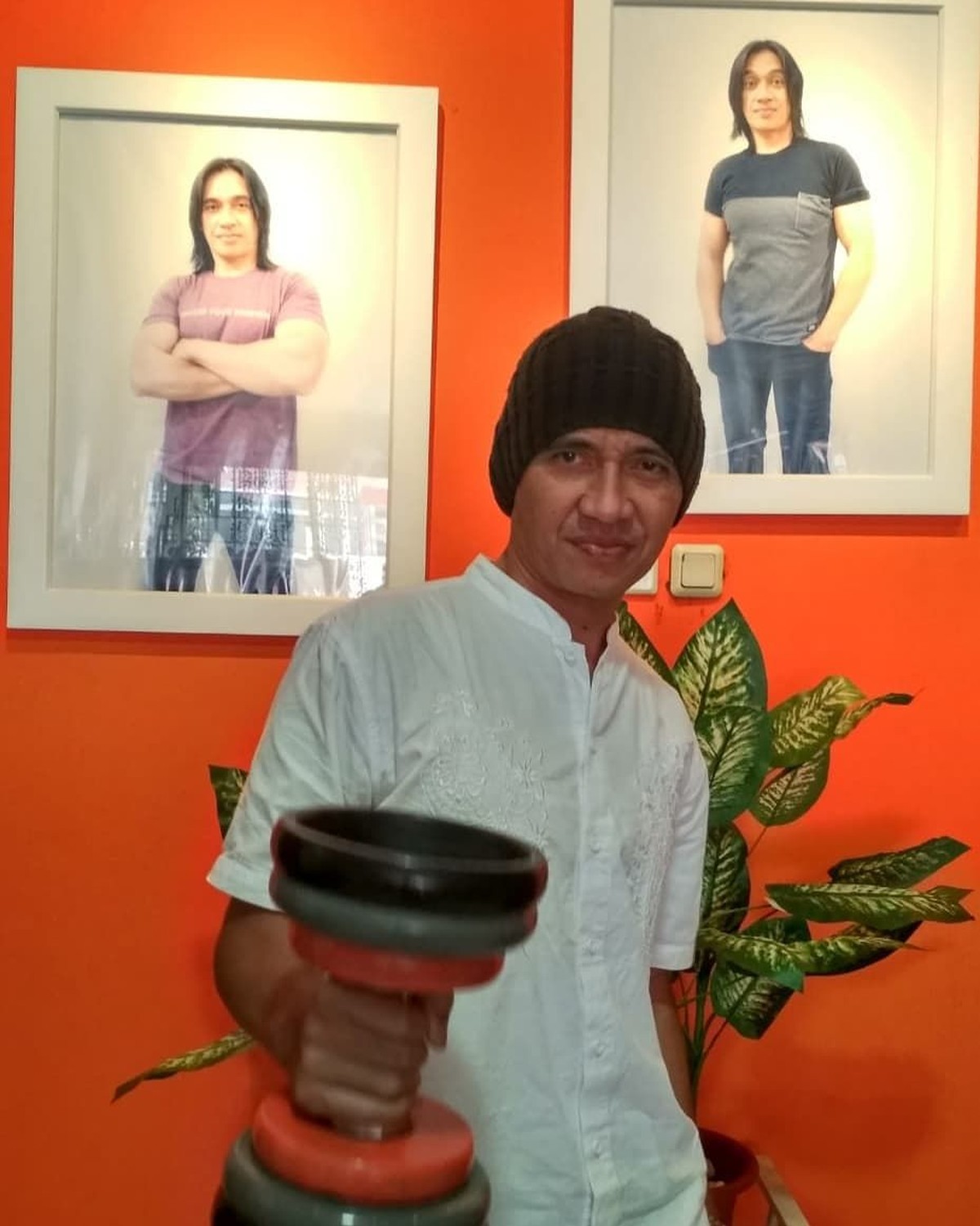 Agung Hercules menderita penyakit kanker otak stadium empat&period; Penyakit itu pun membuat perubahan drastis untuk pria berotot ini&period;