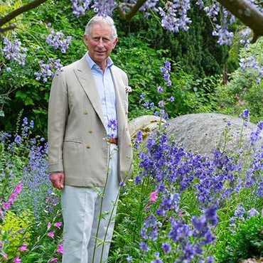 Pangeran Charles Pastikan Anak Harry & Meghan Tak Dapat Gelar Kerajaan