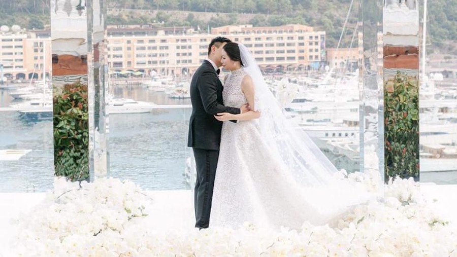 Putri dari Putera Sampoerna, Farah Khristina Sampoerna, resmi menikah di Monaco.