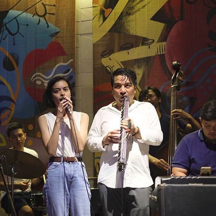 <p>Eva Celia dan Indra Lesmana kerap terlibat dalam beberapa proyek musik. Duet ayah dan anak ini pun memiliki penggemar tersendiri khususnya bagi mereka yang pencinta jazz. (Foto: Instagram @evacelia)</p>