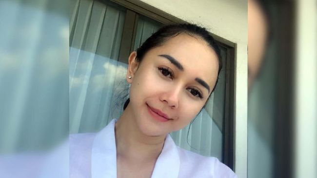 Musisi Aura Kasih dikabarkan telah menggugat cerai suaminya, Eryck Amaral, pada Kamis (17/12), ke Pengadilan Agama Jakarta Selatan.
