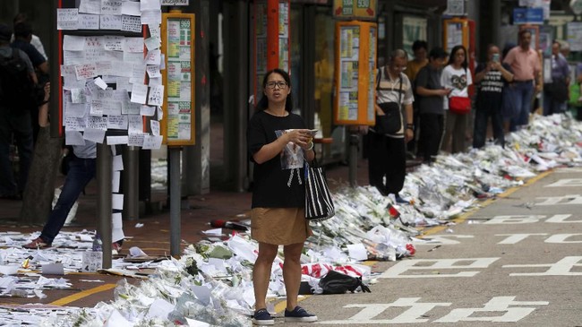 Massa sudah membubarkan diri dari depan parlemen Hong Kong setelah sempat memblokir jalur utama tersebut sehari setelah demonstrasi menolak RUU ekstradisi.