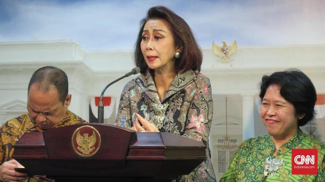 Sebanyak empat orang mendaftar calon pimpinan KPK pada hari pertama pendaftara. Empat orang itu berlatar belakang pengacara dan mantan jaksa.