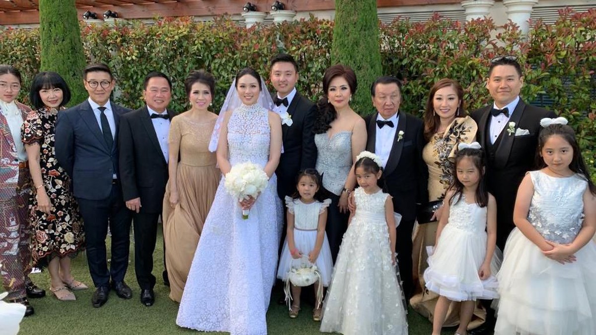 Beberapa potret pernikahan glamor Farah Khristina Sampoerna&comma; putri dari pemilik salah satu perusahaan rokok terbesar di Indonesia&comma; Putera Sampoerna&period;