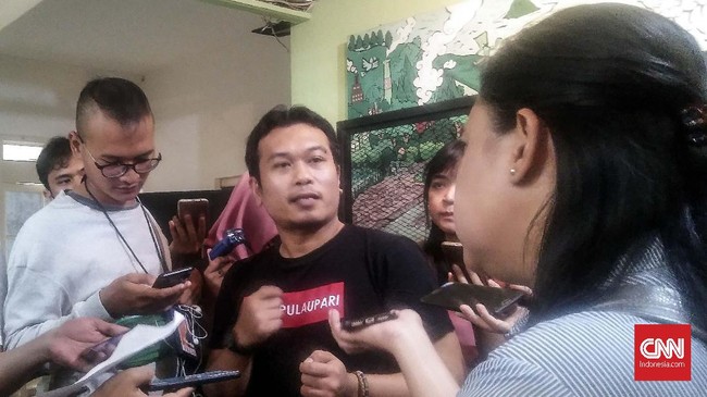 Walhi menilai Gubernur DKI Anies Baswedan memaksakan penerbitan IMB di lahan reklamasi karena sebenarnya dia punya opsi tak melakukannya.