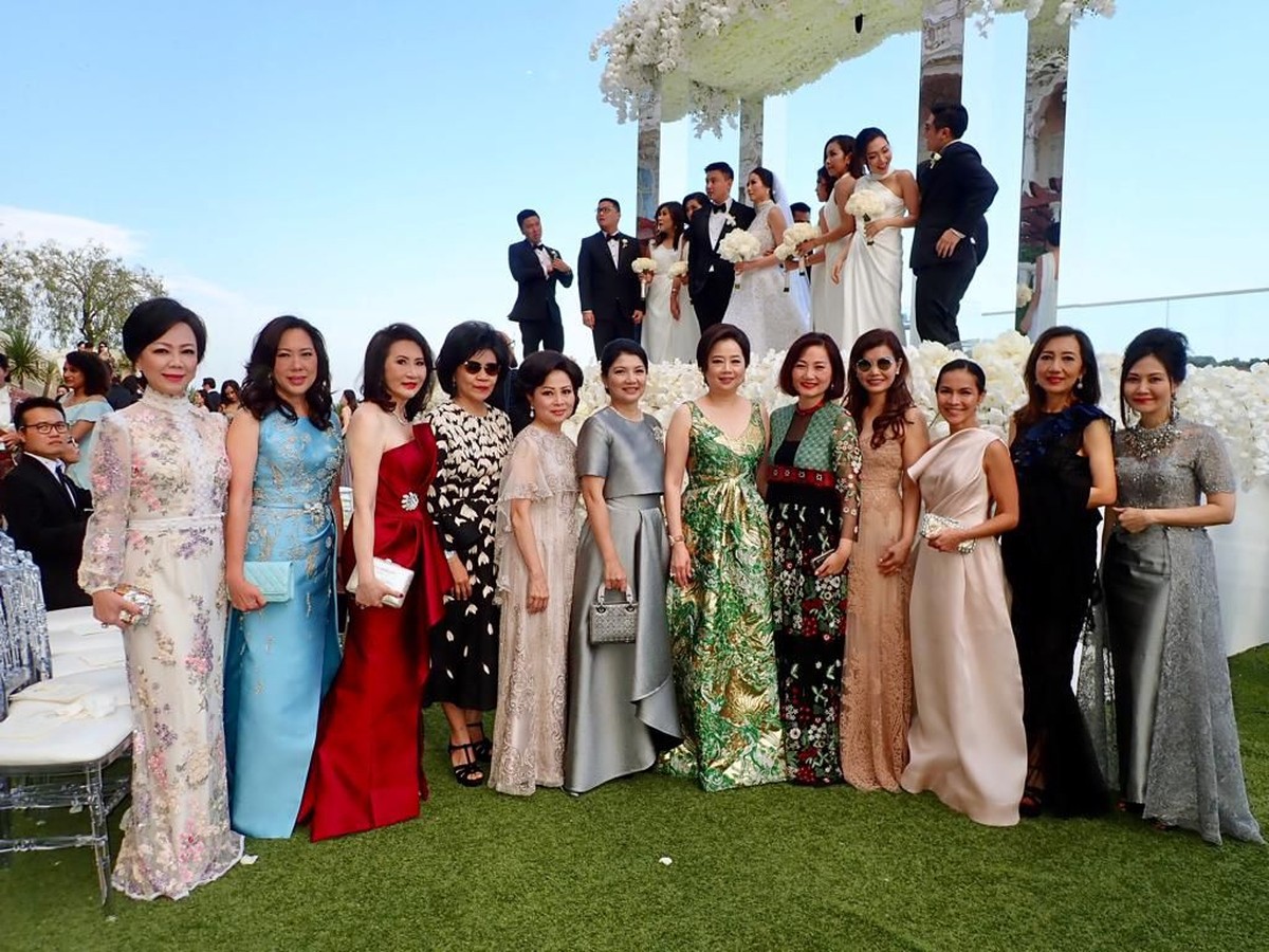 Beberapa potret pernikahan glamor Farah Khristina Sampoerna&comma; putri dari pemilik salah satu perusahaan rokok terbesar di Indonesia&comma; Putera Sampoerna&period;