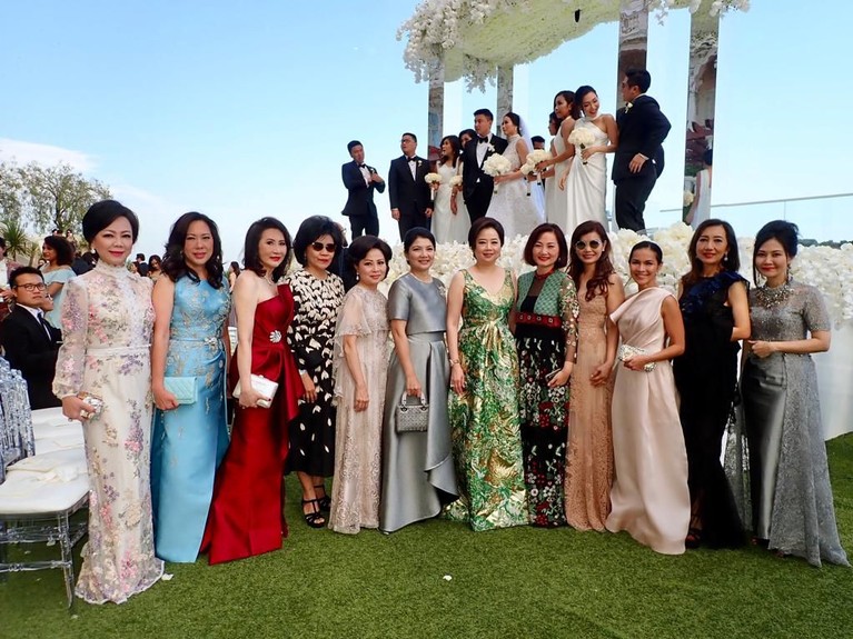 Beberapa potret pernikahan glamor Farah Khristina Sampoerna, putri dari pemilik salah satu perusahaan rokok terbesar di Indonesia, Putera Sampoerna.
