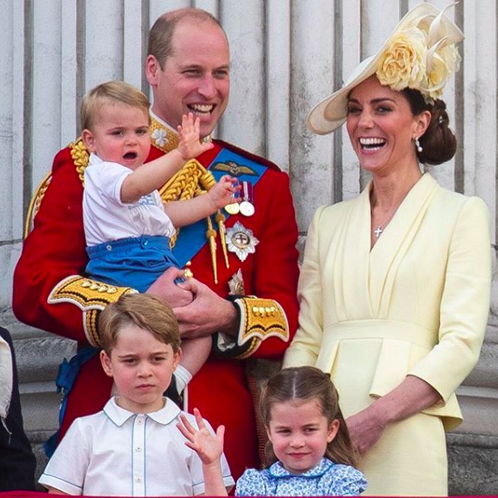 <p>Potret terbaru Pangeran William bersama keluarganya. Anak ketiga, Pangeran Louis kabarnya lebih dekat dengan sang ayah, lho. (Foto: Instagram @kensingtonroyal)</p>