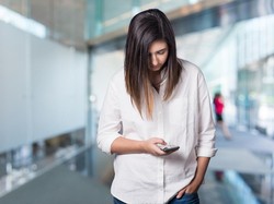 Awas Text Neck Syndrome, Penyakit karena Terlalu Lama Pakai Ponsel