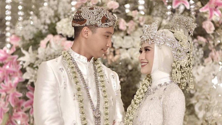 Deretan mantan personil JKT48 yang memilih untuk menjalin hubungan rumah tangga.