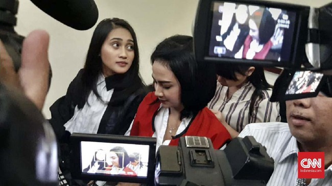 Vanessa Angel, dalam keterangan kuasa hukumnya, mengaku sudah tak kuat lagi berlama-lama ditahan di Rutan Medaeng, Surabaya.