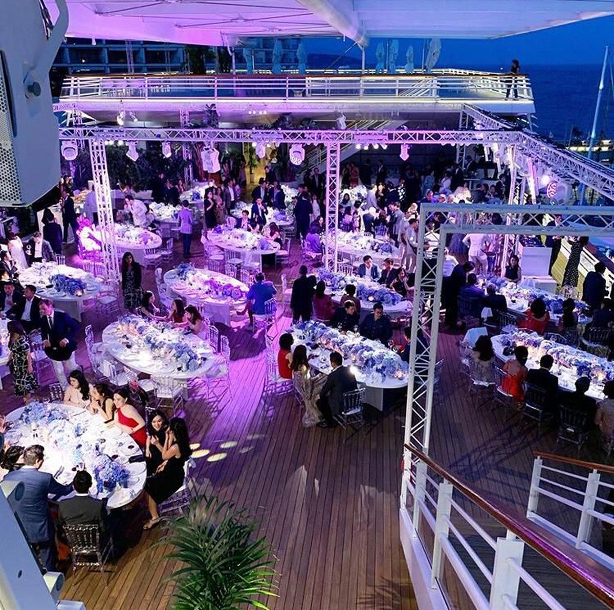 Beberapa potret pernikahan glamor Farah Khristina Sampoerna&comma; putri dari pemilik salah satu perusahaan rokok terbesar di Indonesia&comma; Putera Sampoerna&period;