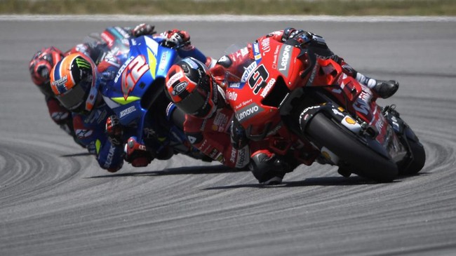 Pebalap Ducati Danilo Petrucci beruntung tidak terlindas motor yang dikendarai Fabio Quartararo dari tim Petronas Yamaha di MotoGP Australia 2019.
