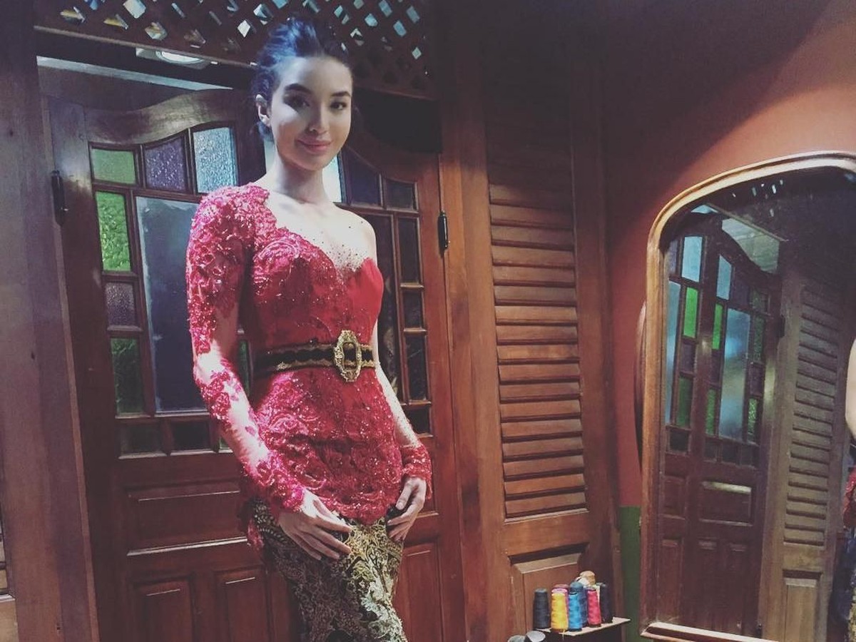 Enam potret Seksi Manohara Odelia yang tengah diisukan dekat dengan mantan suami Nafa Urbach&comma; Zack Lee&period;