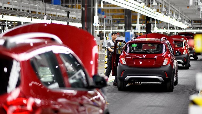 Vinfast, produsen mobil asal Vietnam, menyatakan dalam dokumen resmi bakal berinvestasi mendirikan pabrik di Indonesia.