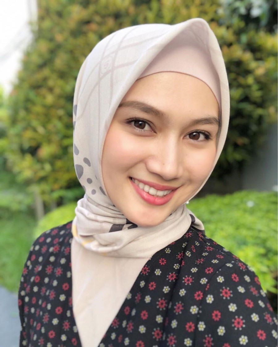 Cantiknya 4 Eks JKT48 yang Sekarang Berhijab Para personil JKT 48 ini telah lulus dan telah yakin untuk berhijab.