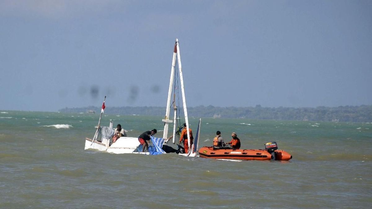 Kapal Bermuatan Besi Karam di Gresik: 2 ABK Tewas, 1 Hilang