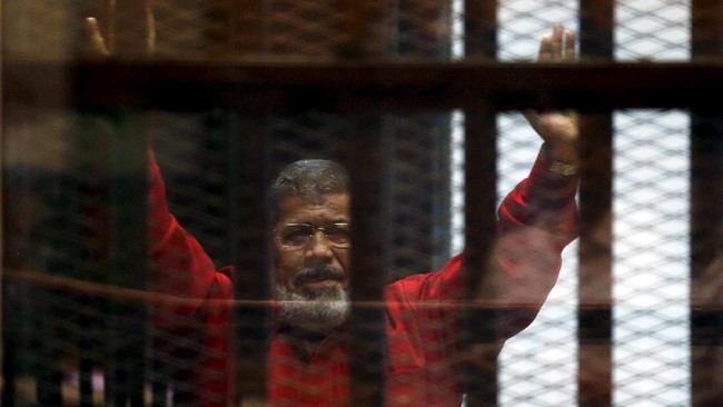 Jasad mantan Presiden Mesir, Mohamed Mursi, dikabarkan disalatkan di dalam sebuah masjid di Penjara Tora, Kairo, sebelum dimakamkan pada Selasa (18/6).
