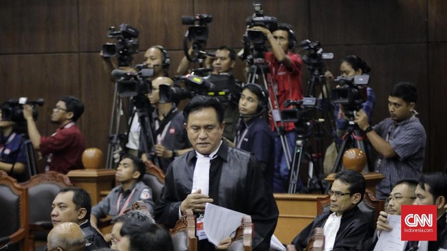Sejumlah pakar menilai sistem presidential threshold saat ini membuka peluang besar bagi oligarki memanfaatkan kekuasaan untuk kepentingan segelintir kelompok.