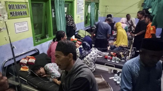Pemkab Sumenep mendirikan posko informasi untuk memudahkan keluarga korban karamnya KM Arim Jaya mengecek identitas korban atau melaporkan yang belum ditemukan.