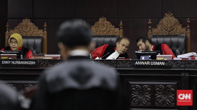 Usai menutup sidang sengketa pilpres, Ketua Mahkamah Konstitusi (MK) Anwar Usman mengatakan pihaknya langsung menggelar Rapat Permusyawaratan Hakim (RPH).