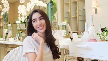 Pencet Tombol Lift Pakai Kaki, Nadia Purwoko Banjir Cibiran