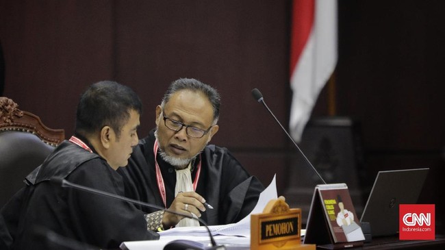 Ketua Kuasa Hukum Prabowo-Sandi mengungkapkan dua dari 15 saksi yang akan dihadirkan ke sidang sengketa Pilpres hari ini adalah Haris Azhar dan Said Didu.